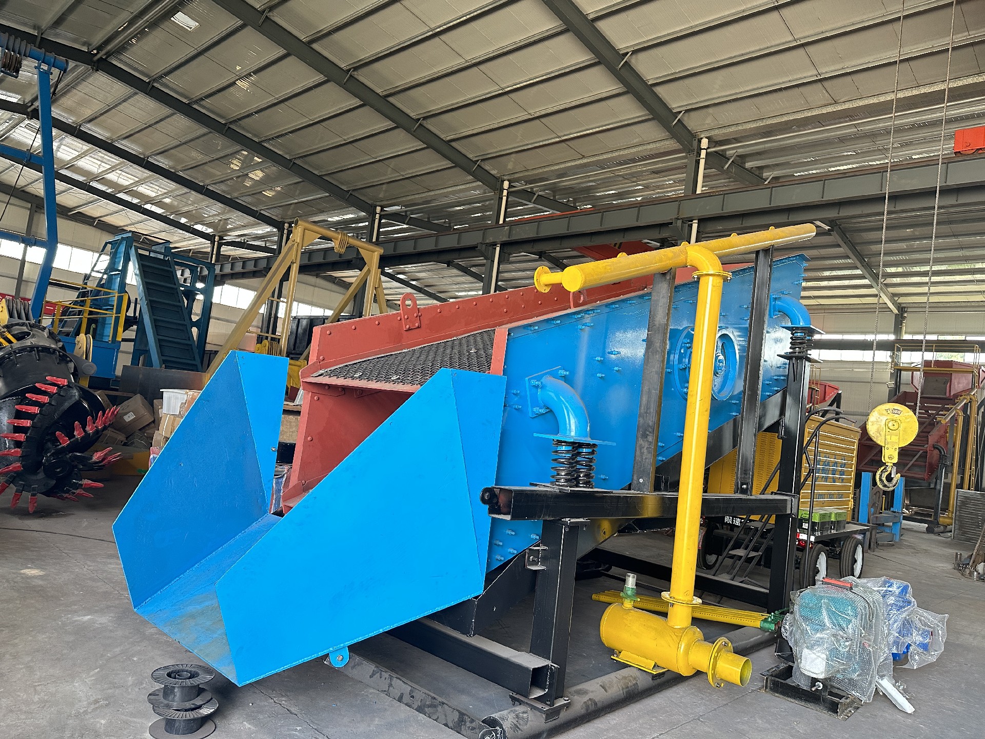 選礦篩金振動篩設備